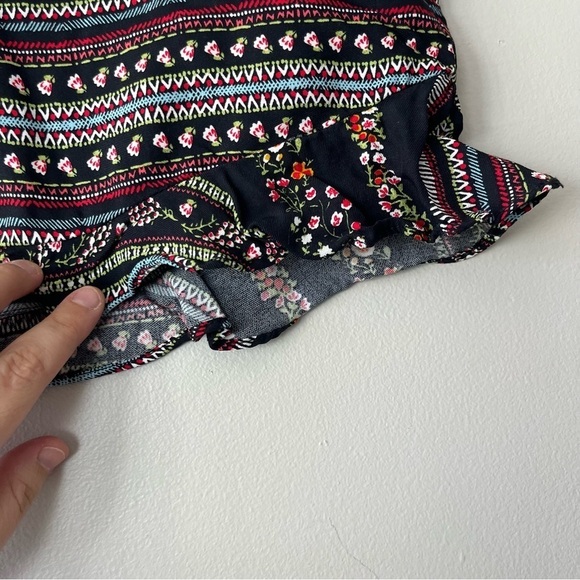 Loft Black Floral Ruffle Hem Side Zip Shorts 0 - Picture 4 of 9